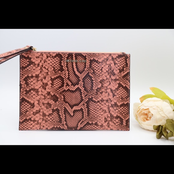 MICHAEL KORS JET SET TRAVEL ZIP CLUTCH WRISTLET - Picture 2 of 5